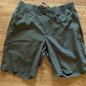 Lululemon T.H.E. Short Linerless 9” shorts, EUC